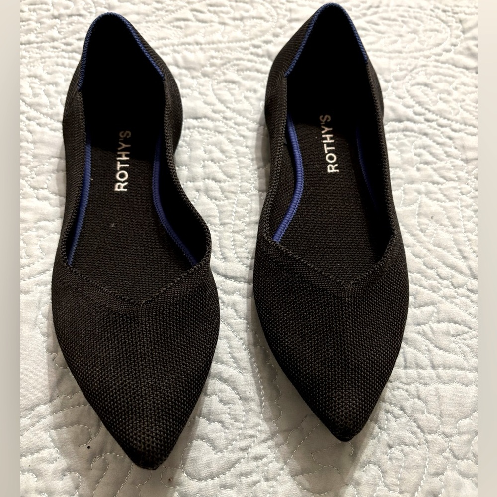 EUC Rothy’s the point flat in Black
